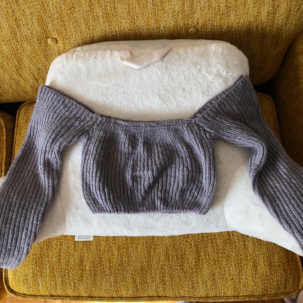 Knit Off-The-Shoulders Long Sleeve Cropped Top